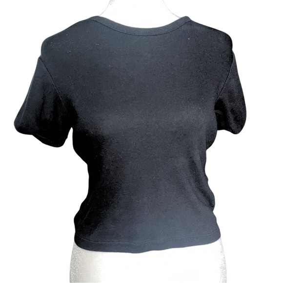 Levi’s Women’s Black Cropped Short Sleeve T-Shirt Top Basic Solid Size Small - Picture 1 of 3